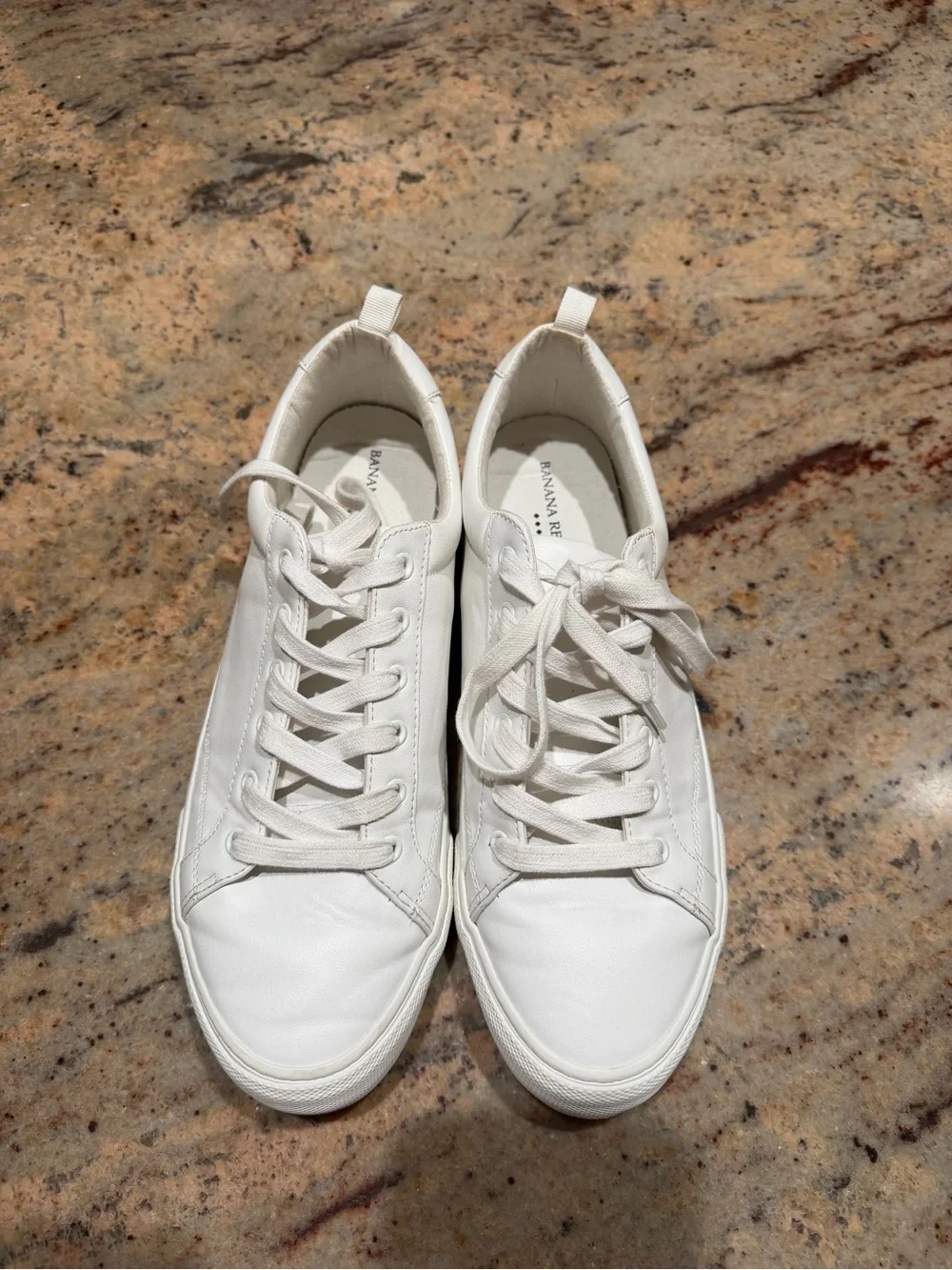 Banana Republic Minimalist White Vegan Leather Low-Top Sneakers Size 9